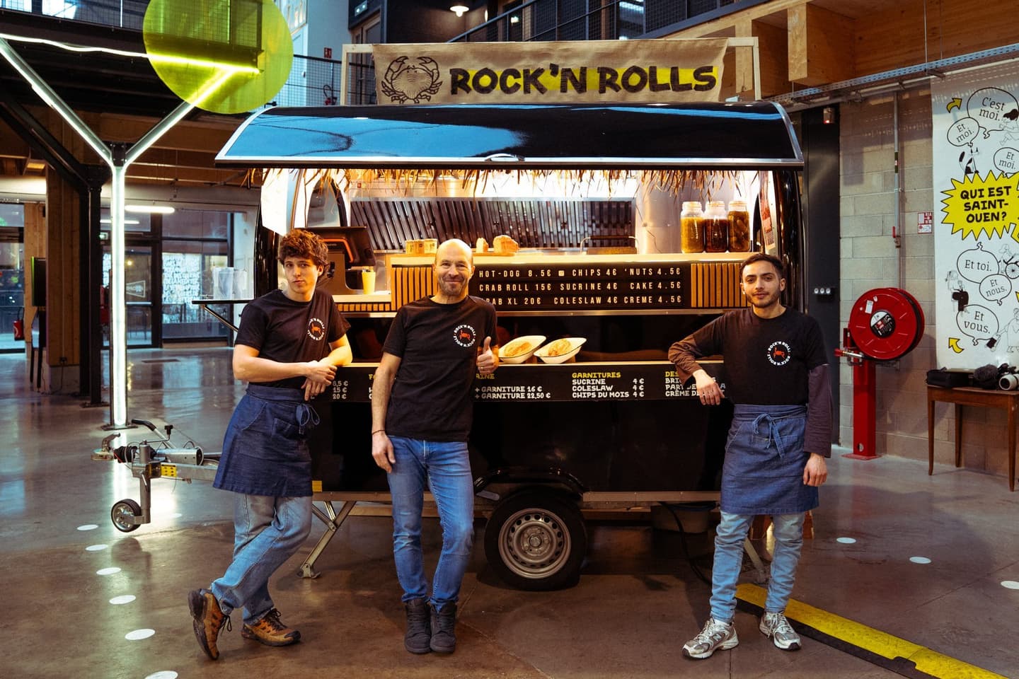 Foodtruck beginnen: het team van Rock’n Rolls voor zijn foodtrailer, in een foodcourt